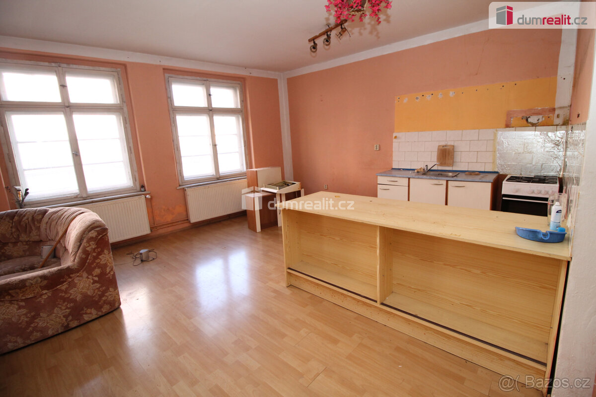 Činžovní dům v Kraslicích se 3 byty a nebytovým prostorem - 3