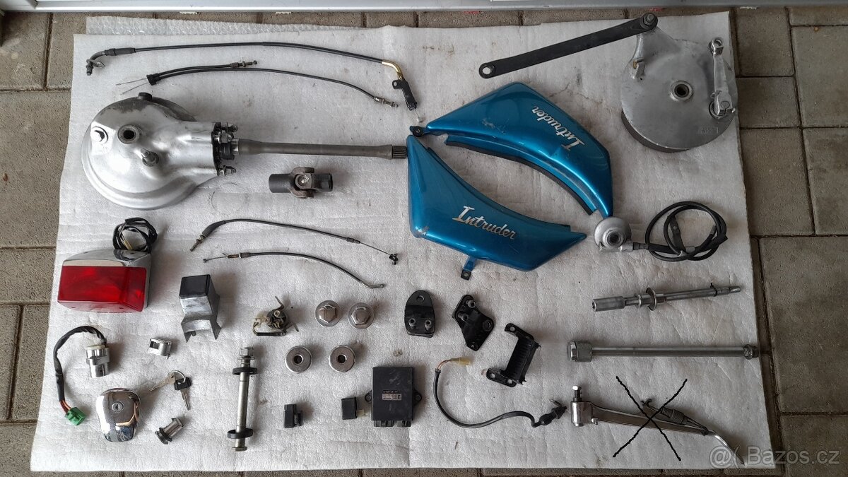 SUZUKI VS INTRUDER - 3