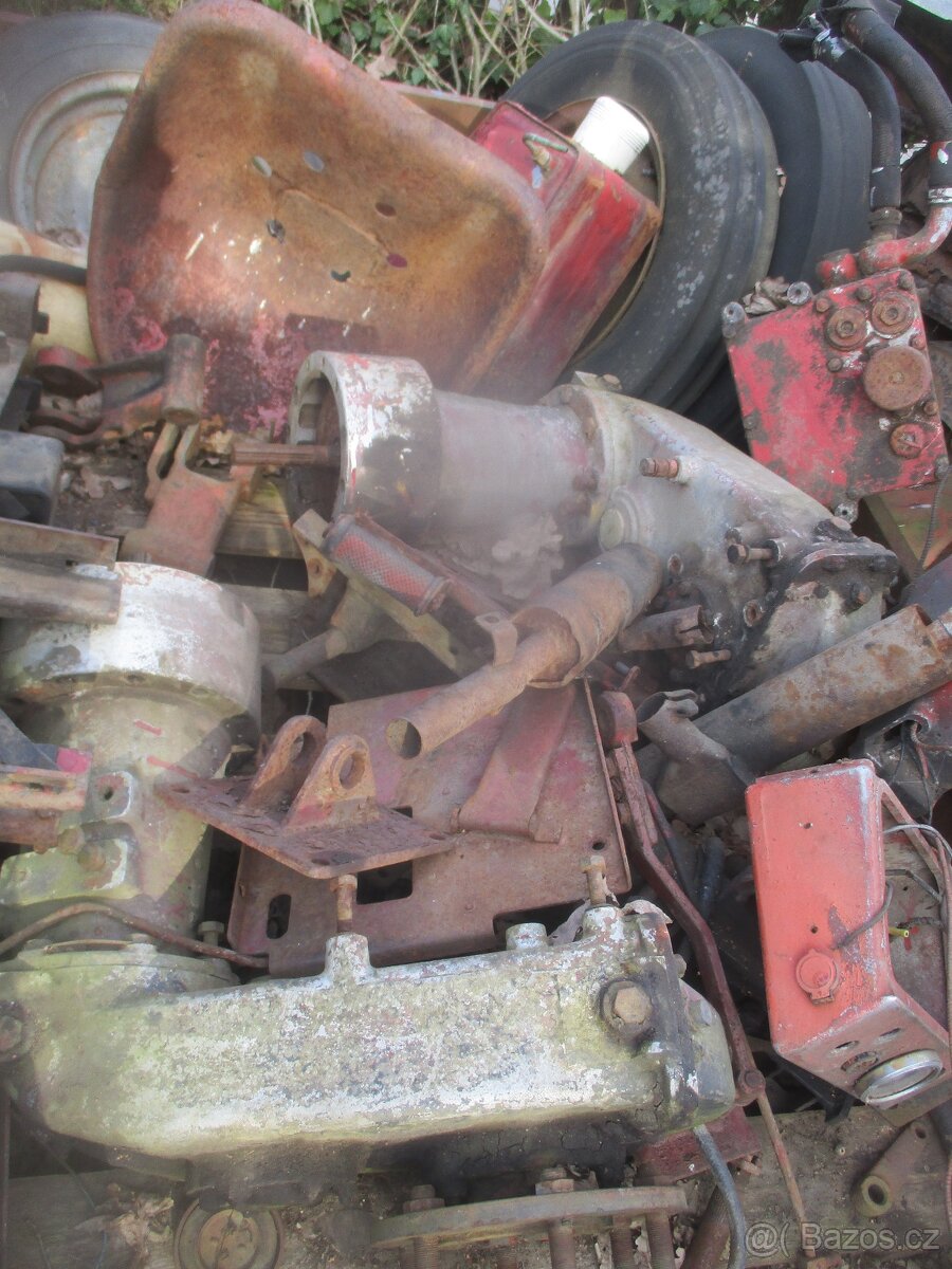 díly traktoru RS 09 - 3