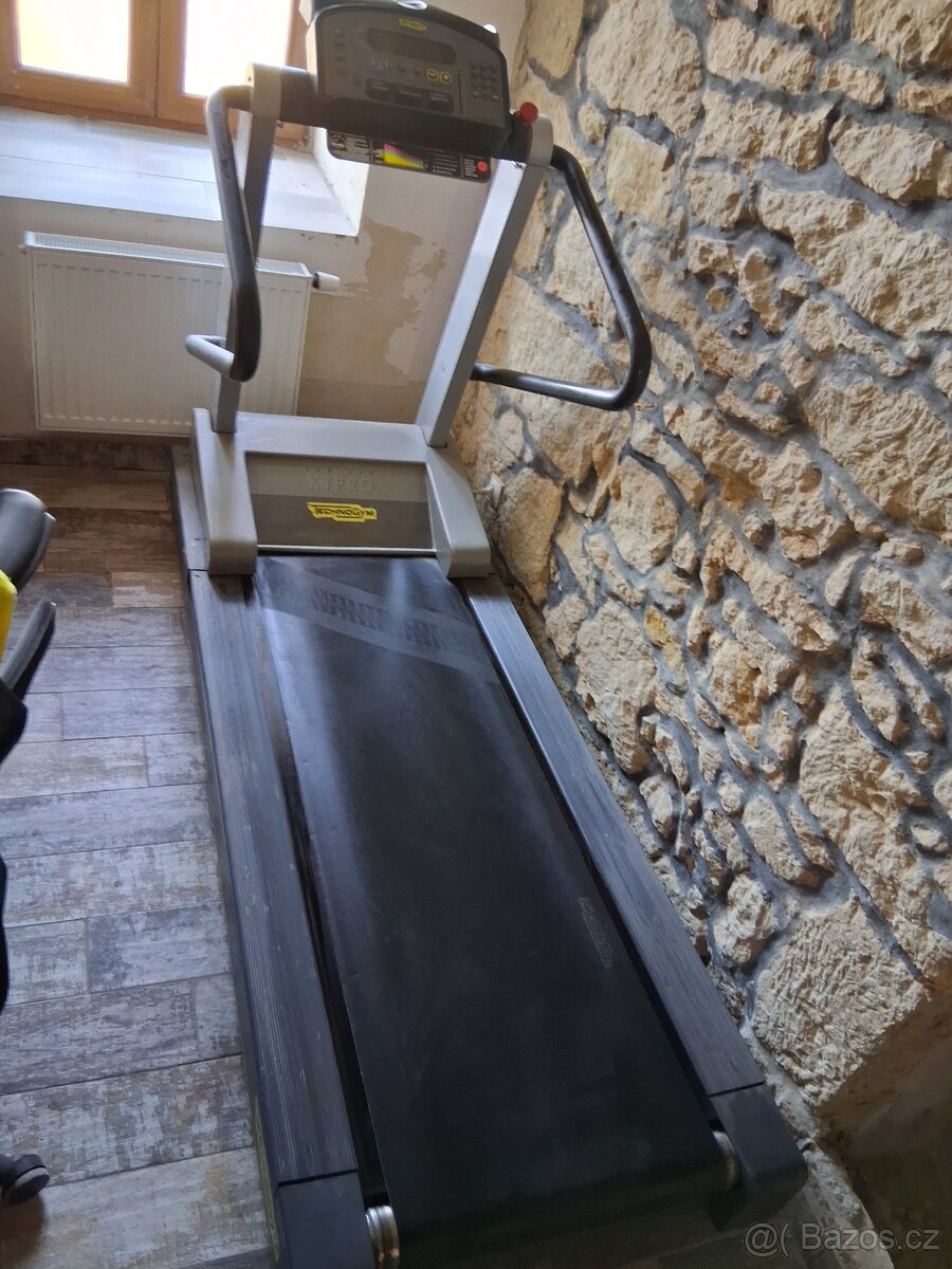 Profi běžecký pás Technogym Run XT PRO - 3