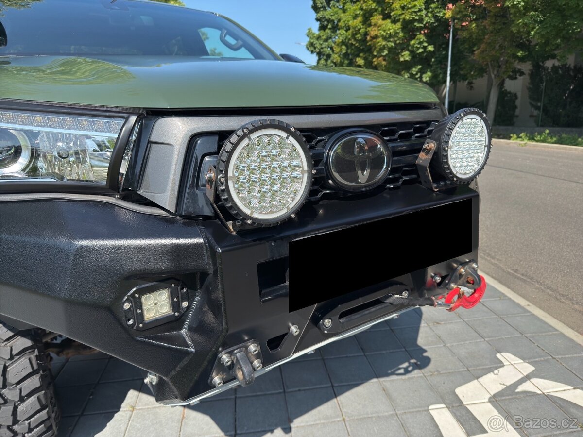 Toyota Hilux Double Cab - PLNÁ VÝBAVA