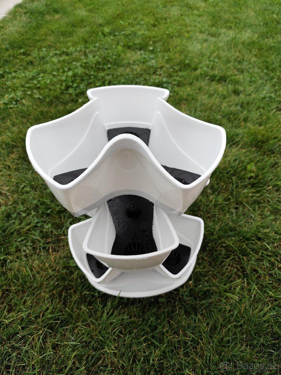 KVĚTINÁČ KASKÁDOVÝ 3 kusy NOVÝ - 3