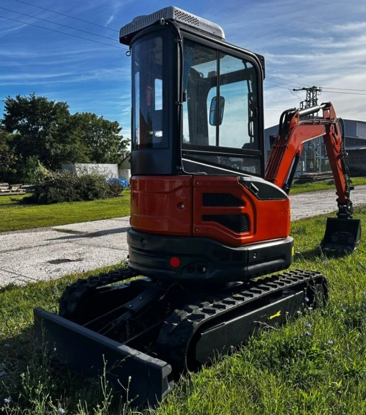 Bagr 3t tříválcový motor roztahovací pásy mimoosé kopání - 3