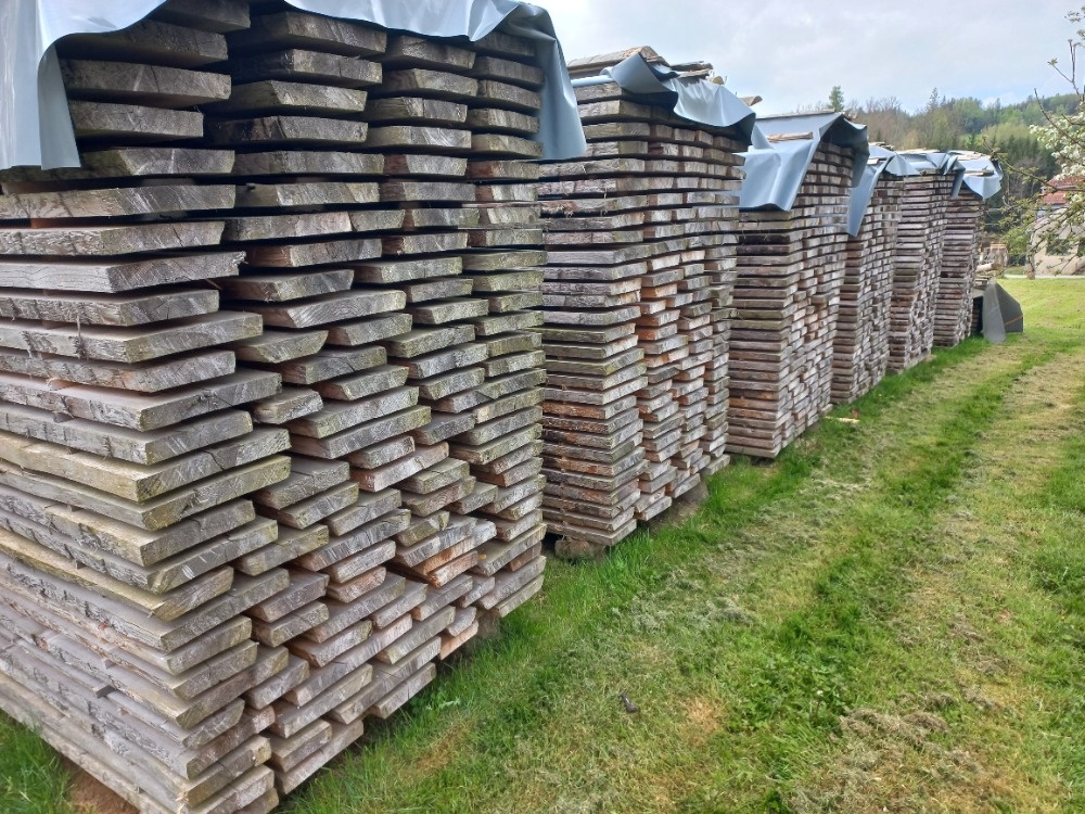 Smrkové a bukové řezivo + smrkové trámy+střešní latě - 3