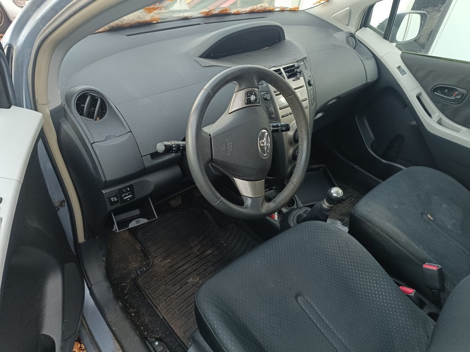ND z Toyota Yaris 998.cm3 51.kw benzín r.v.2011 (K7) - 3