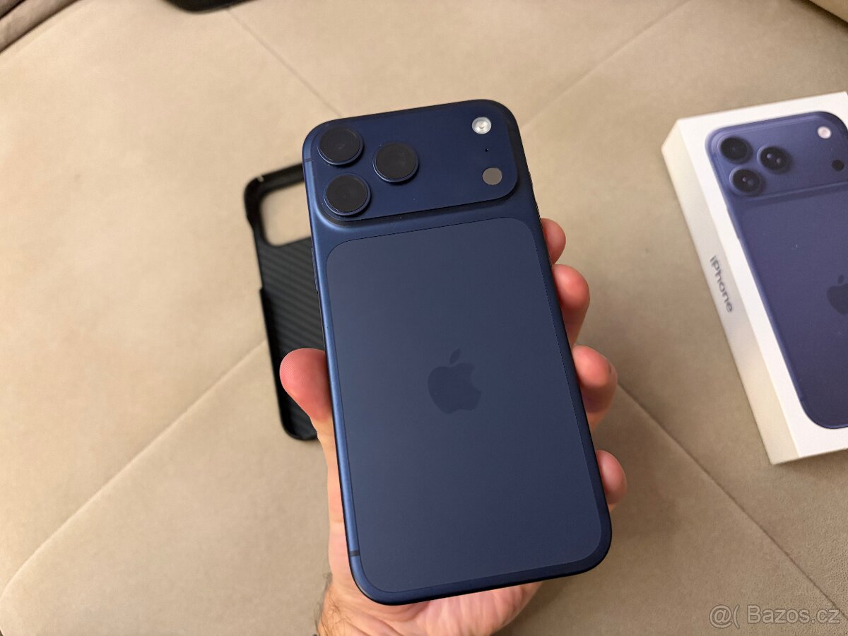 iPhone 17 Pro Max 256 GB - temně modrá - 3