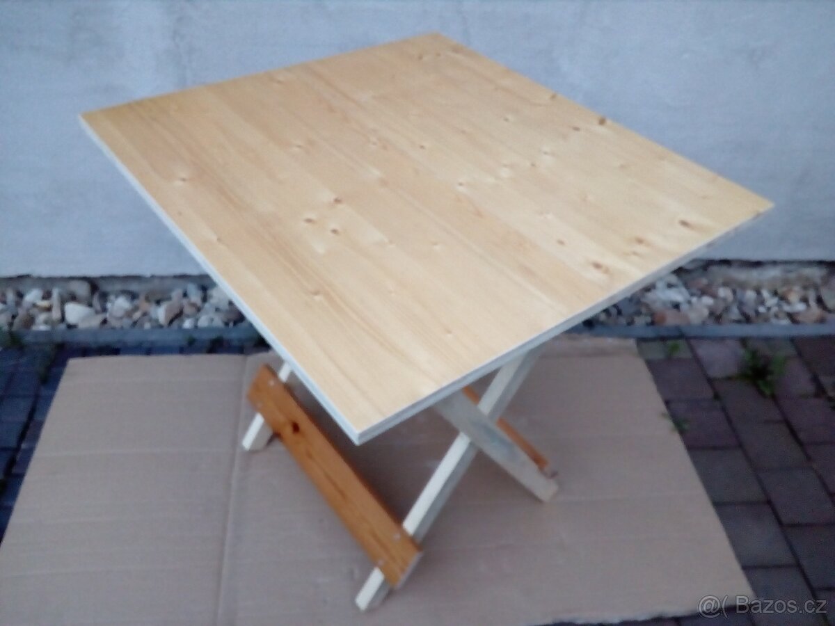 Prodám skládací stůl ze dřeva 75x80 - 3