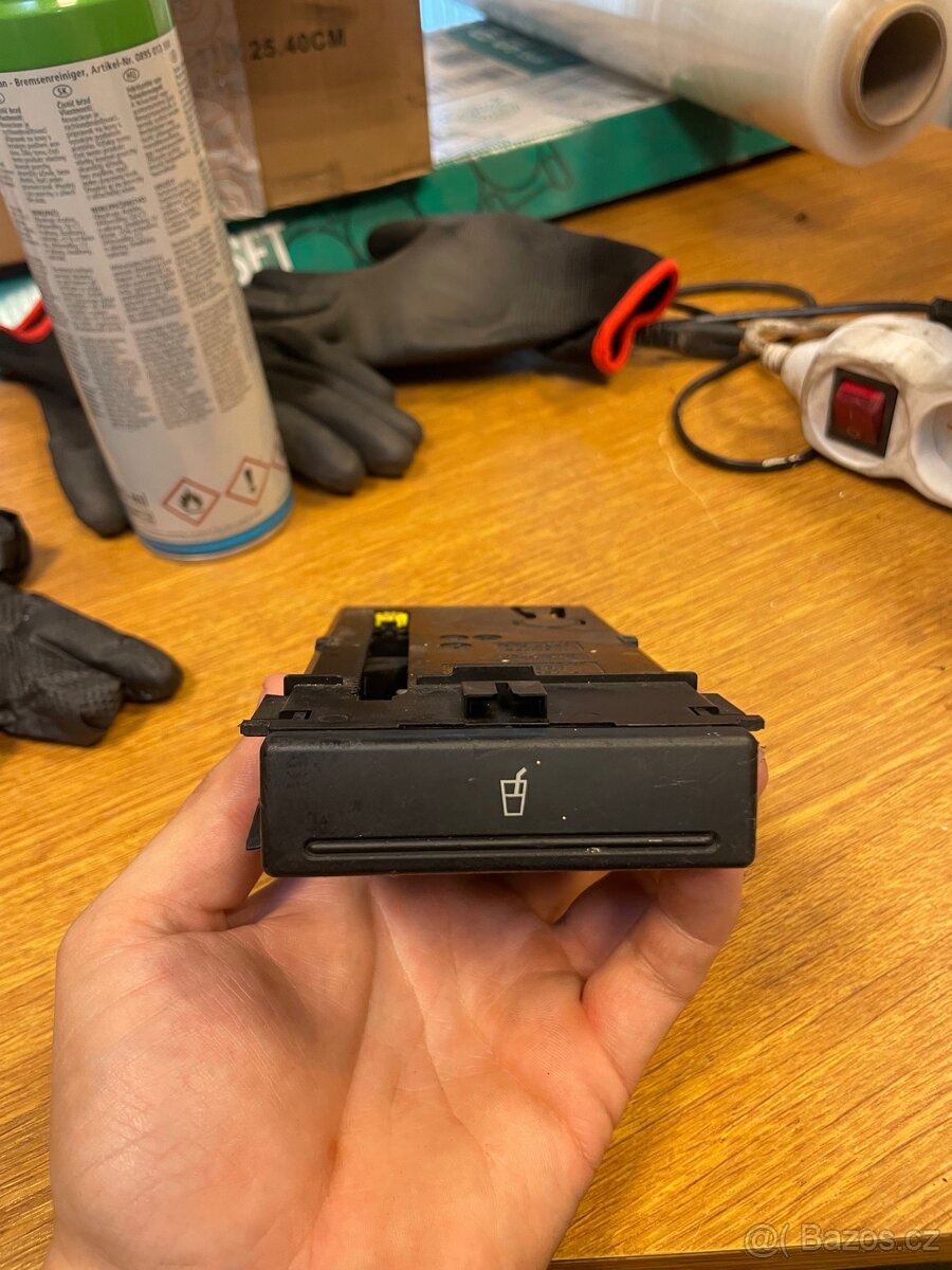 Audi A2 držák nápojů - 3