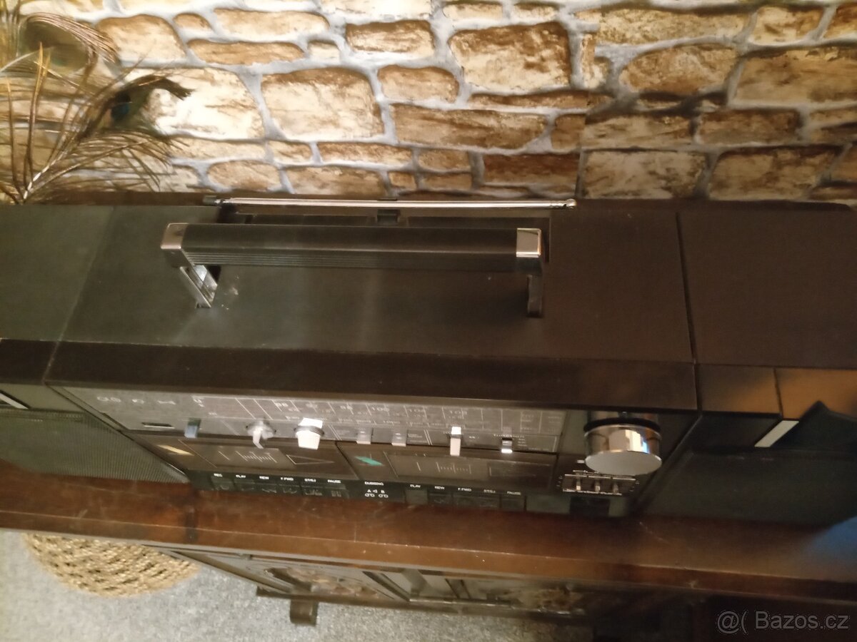 Retro radiomagnetofon - 3