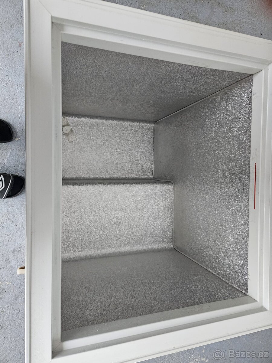 Pultový 160 litrový mrazák Samsung Calex Symphony - 3