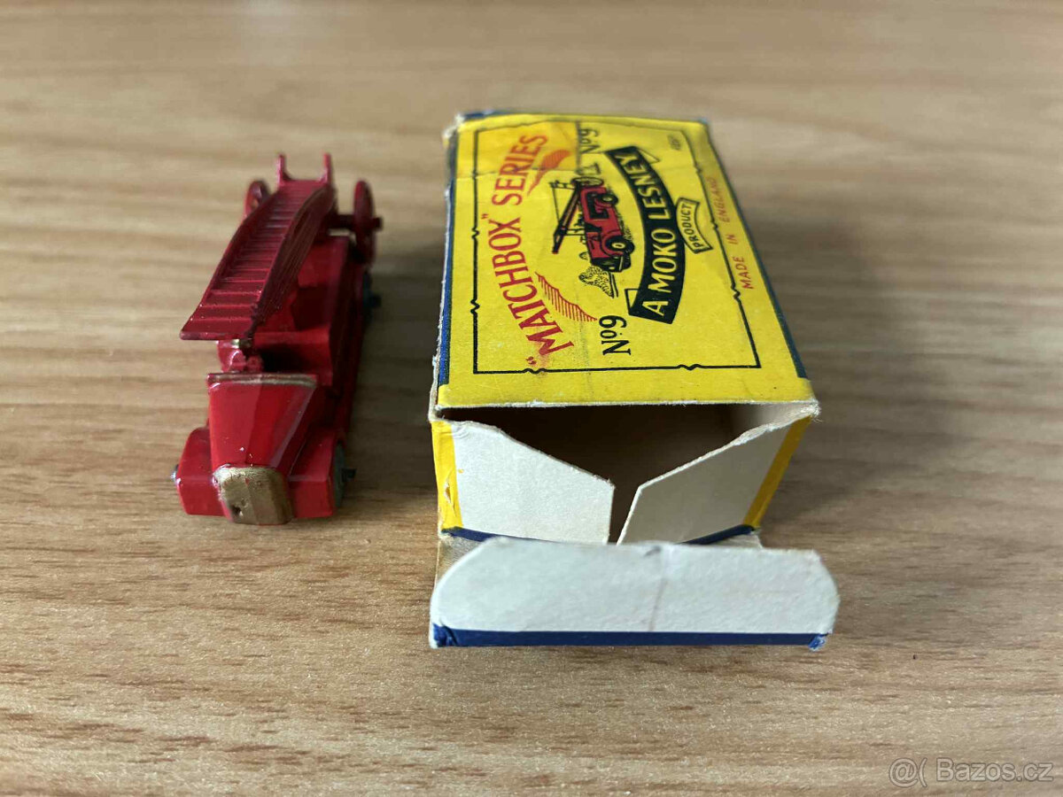 Matchbox RW 9 DENNIS FIRE ESCAPE ENGINE - 3