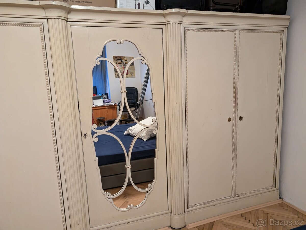 Prodám starožitnou skříň Ludvik - 3