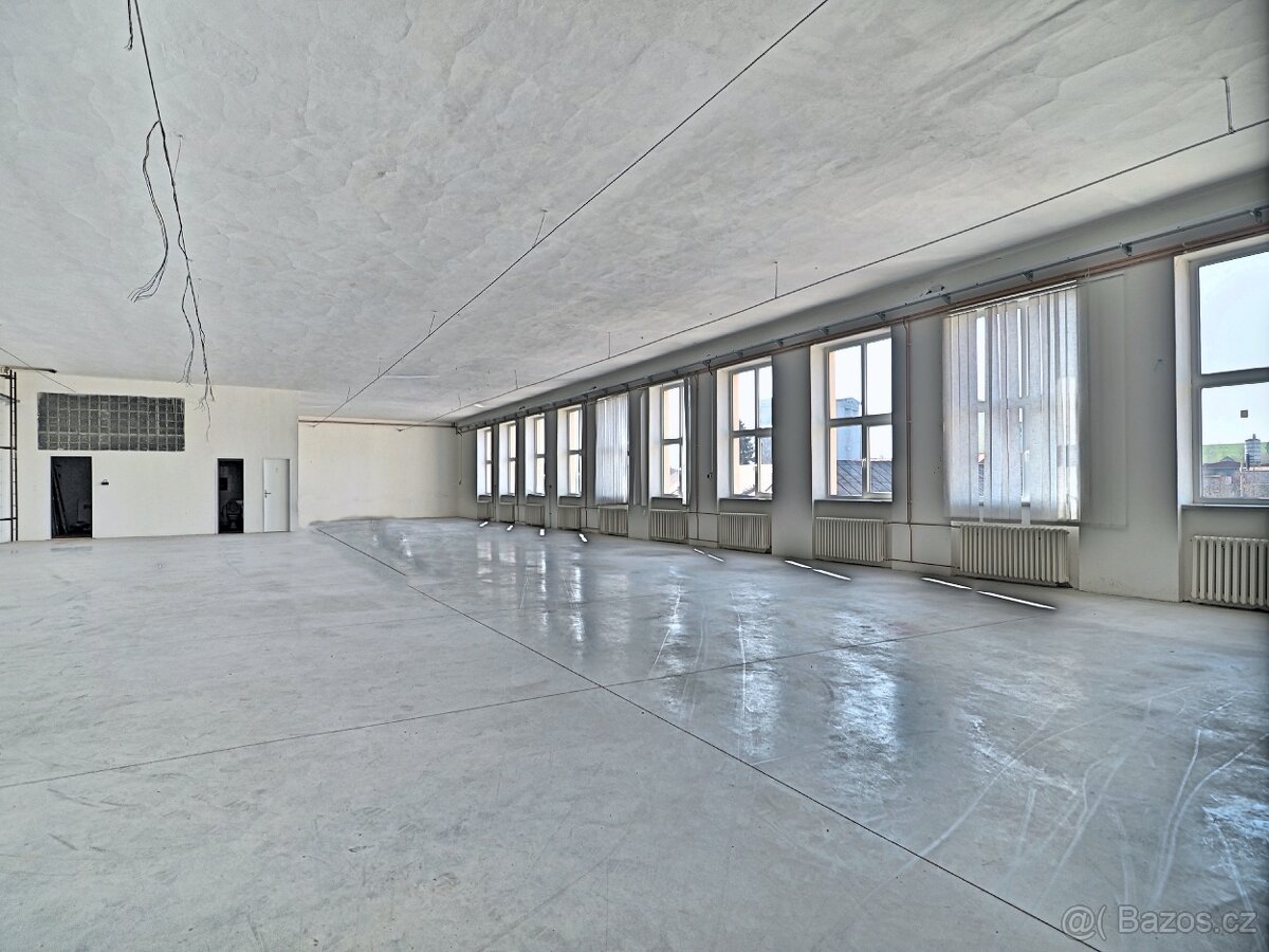 Pronájem obchodních prostor 322 m² - 3