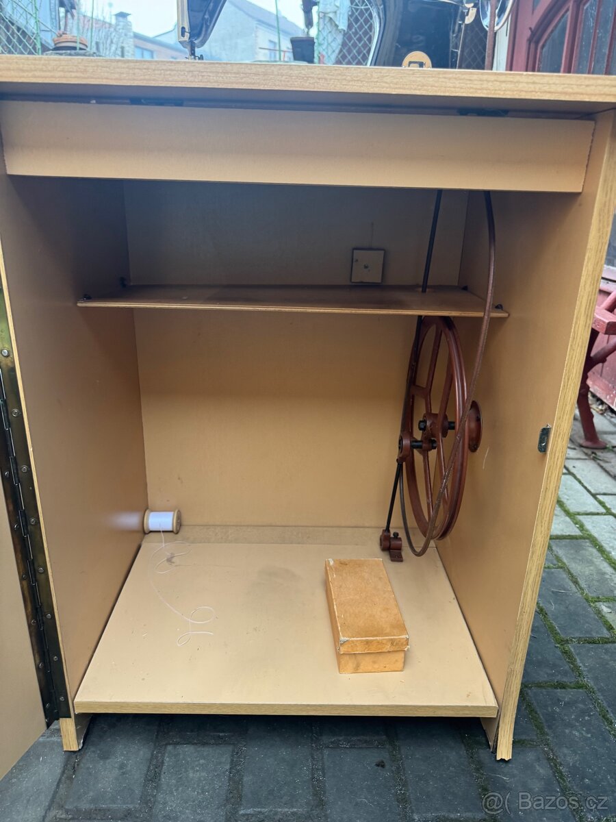 Šicí stroj Lada - 3