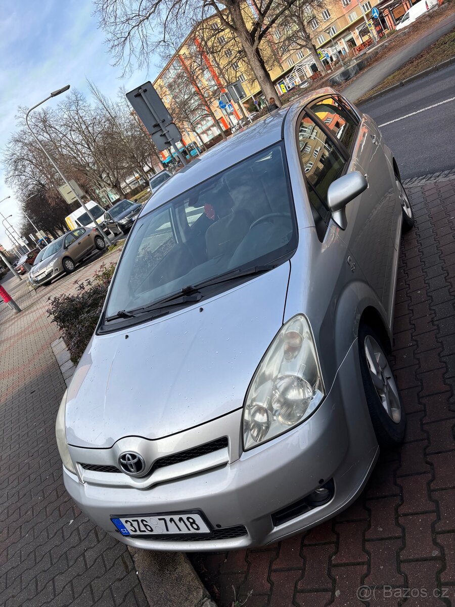 Toyota Corolla Verso - 3