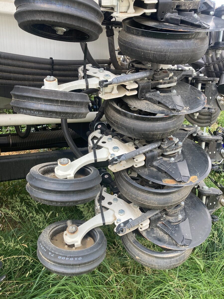 Prodám secí stroj no-till AGRISEM BOSS 36R16,7 - 3