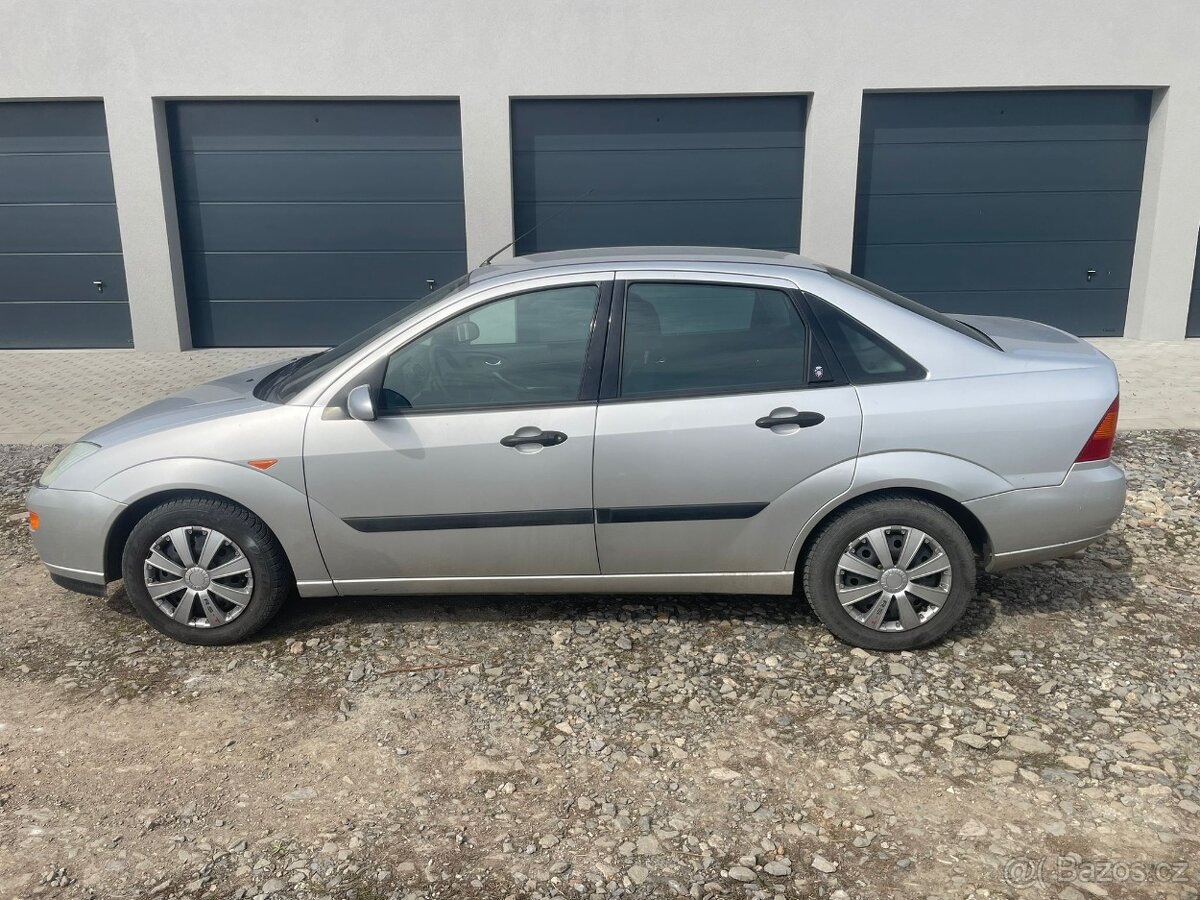 Ford Focus 1.8 16V GHIA - 3