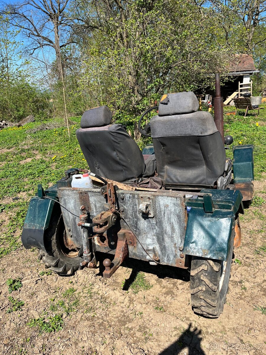 Prodám traktůrek domácí výroby+valník cena 10tis - 3