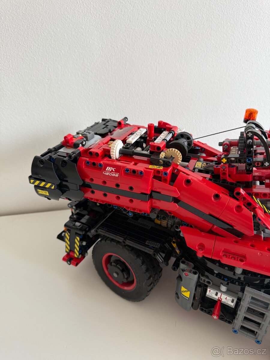 LEGO Technic 42082 - 3