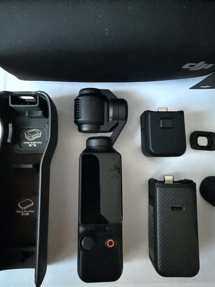 DJI Osmo Pocket 3 Creator Combo - 3