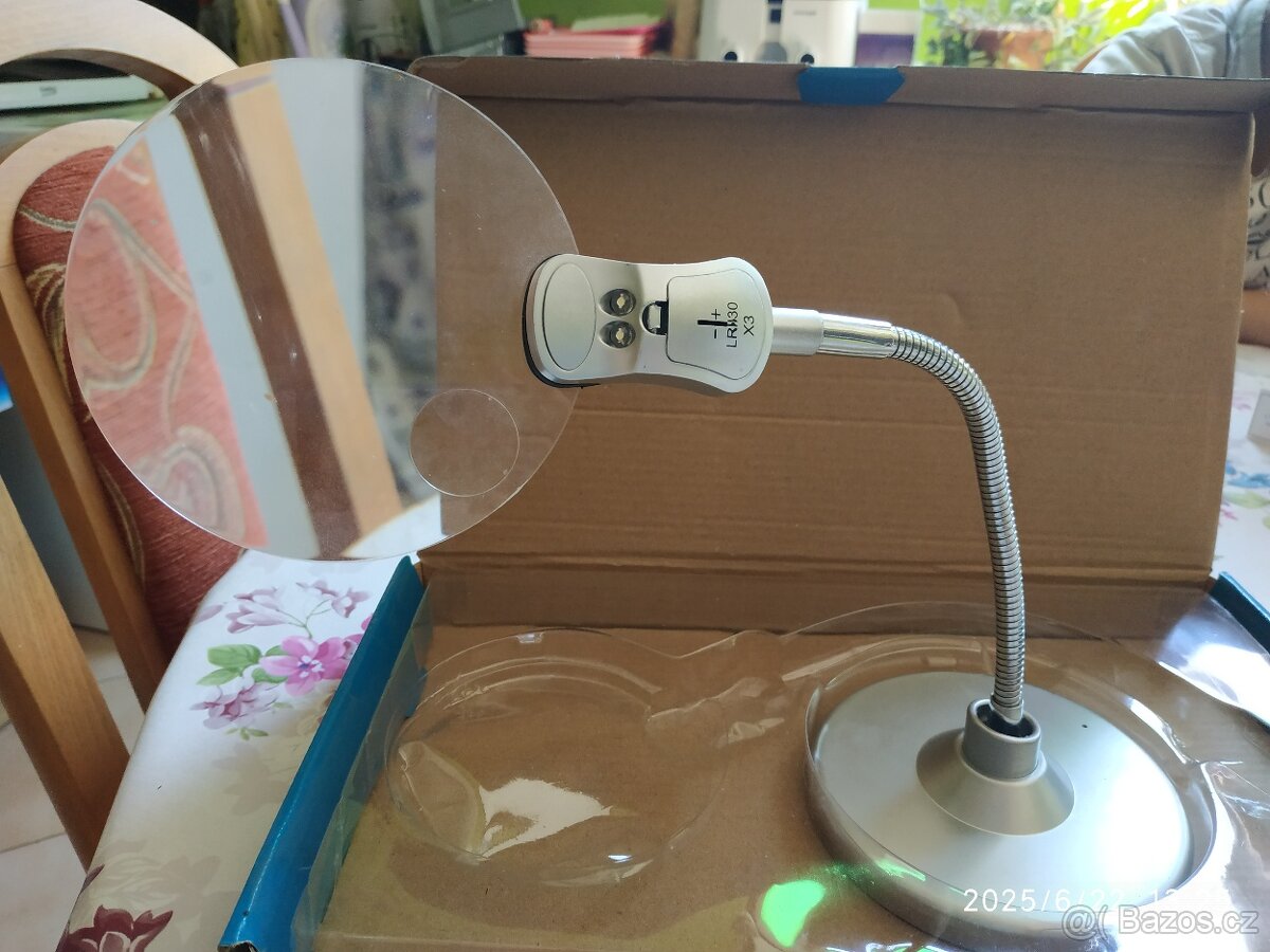 Prodám stolní lupu s LED osvětlením - 3