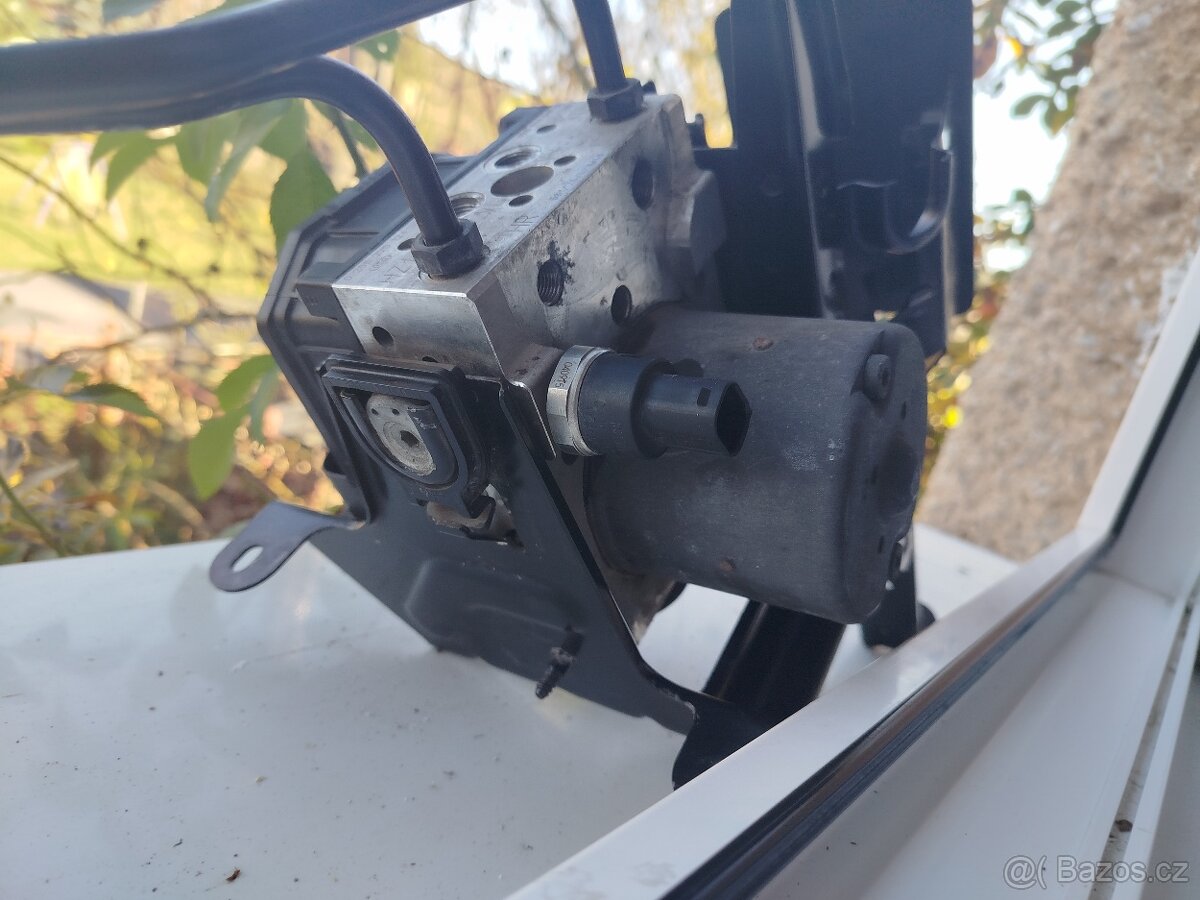 Predám ABS jednotku BOSCH 4B0 614 517 G (VW Passat B5.5 96 k - 3