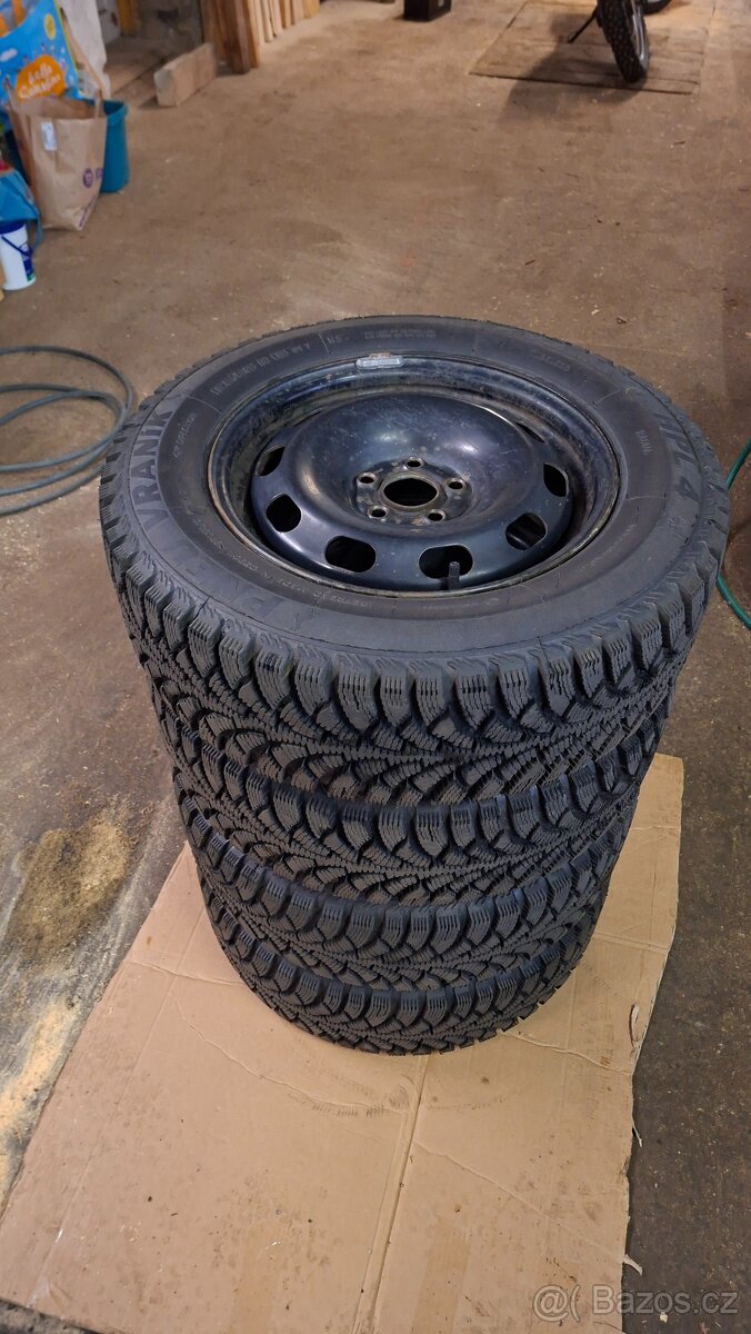 195/65/15 zimní na plechových discích - 3