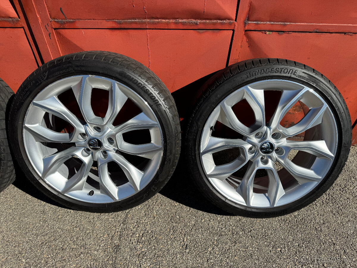 Originální Alu kola Škoda Karoq CRATER R19, 5x112 - 3
