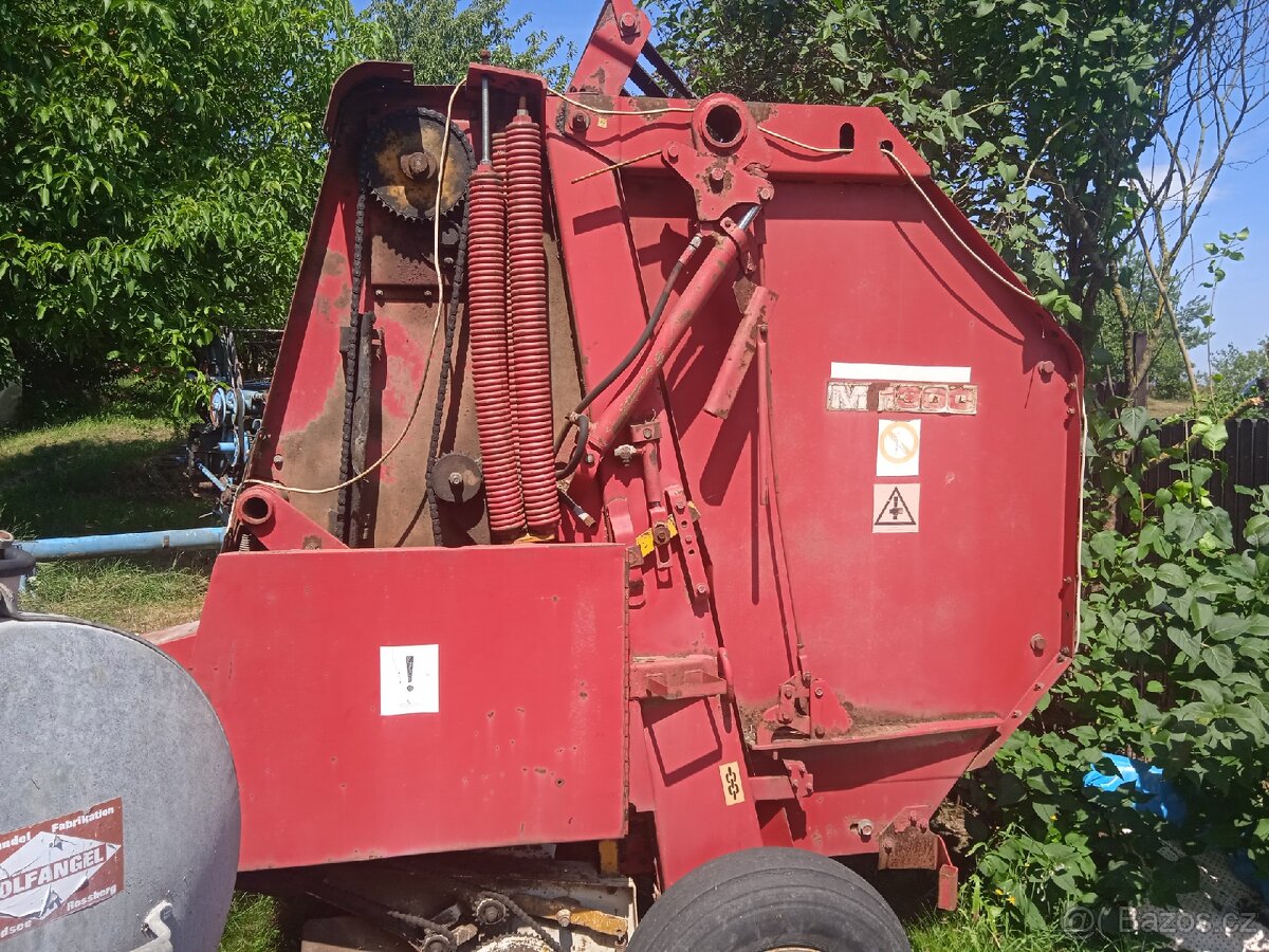 Lis na kulaté balíky Hesston - 3