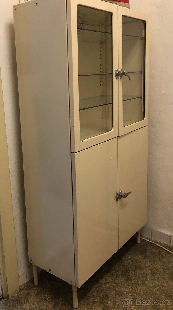 Lékařská skříňka zachovalá, prosklená, Kovona Karviná - 3