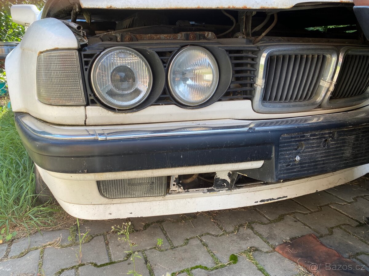 Bmw E32 přední světla + rámečky - 3