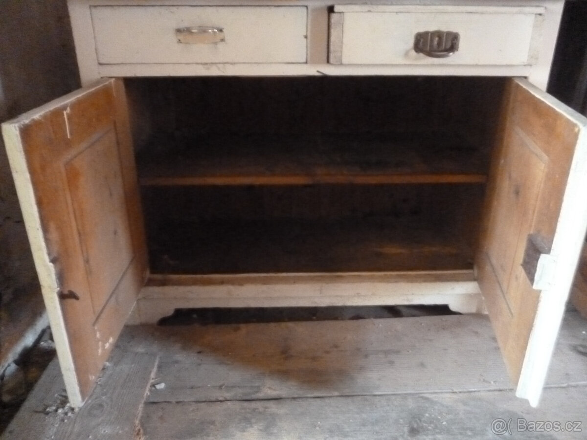 Stará dřevěná komoda / skříňka - 3