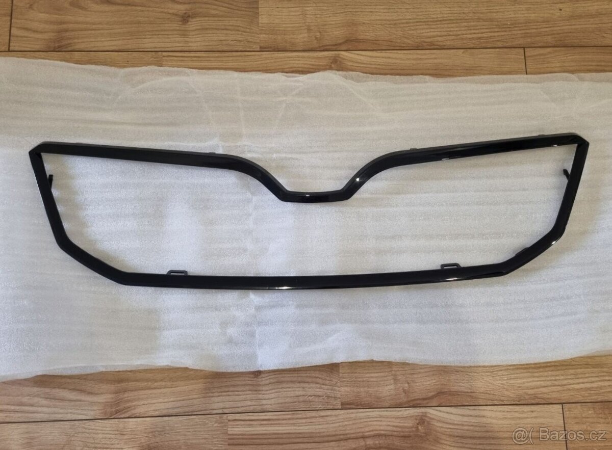 PREDNI MASKA OCTAVIA 3 / 3FL / 4 RAMECEK GRILU MASKY CERNY - 3