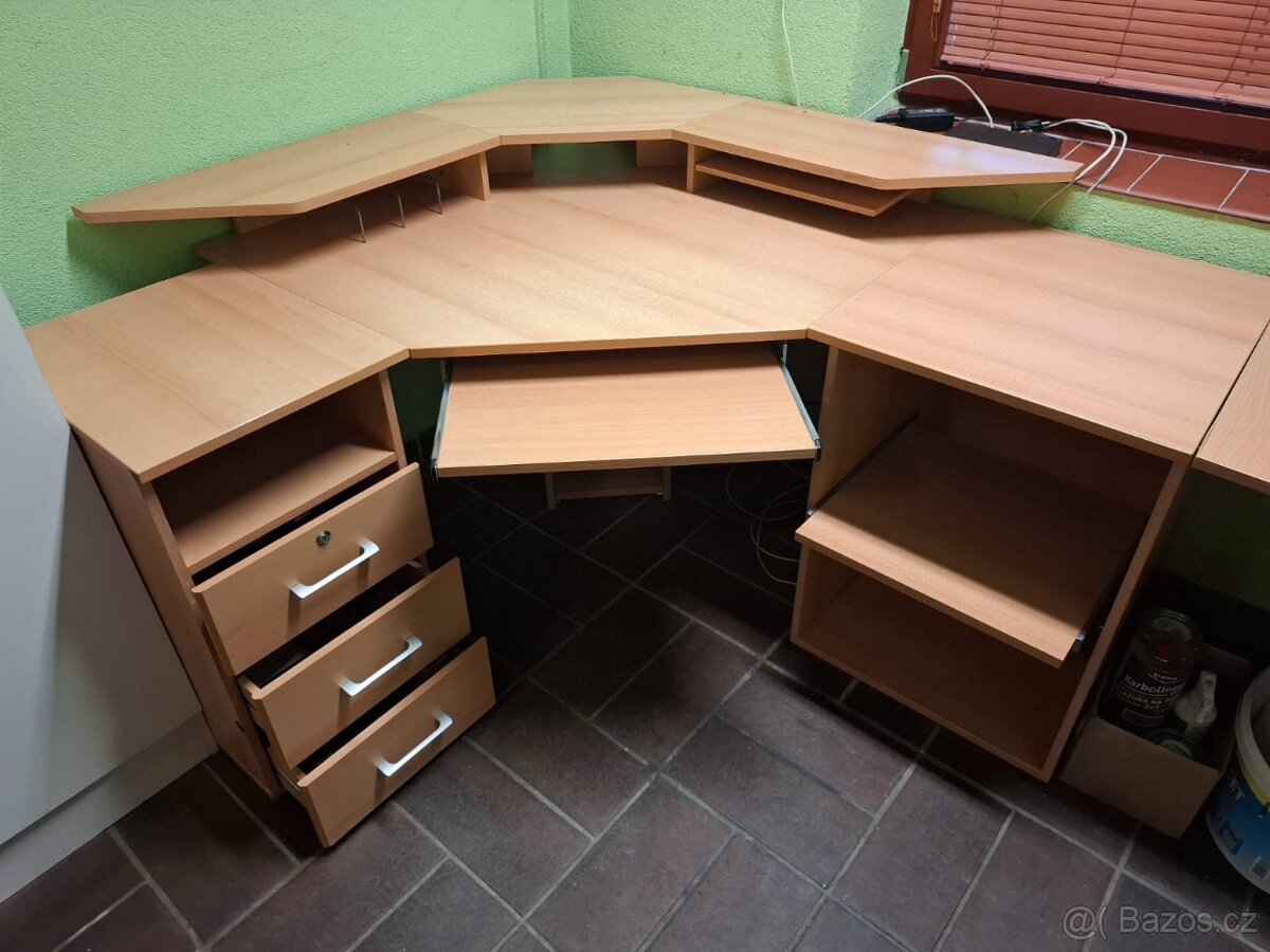 Kancelářský stůl - 3