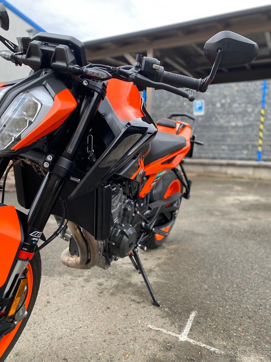 KTM 890 DUKE GP - 3