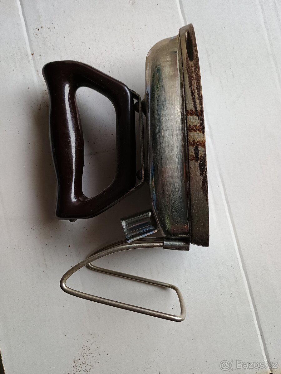 Stará elektrická žehlička - 3