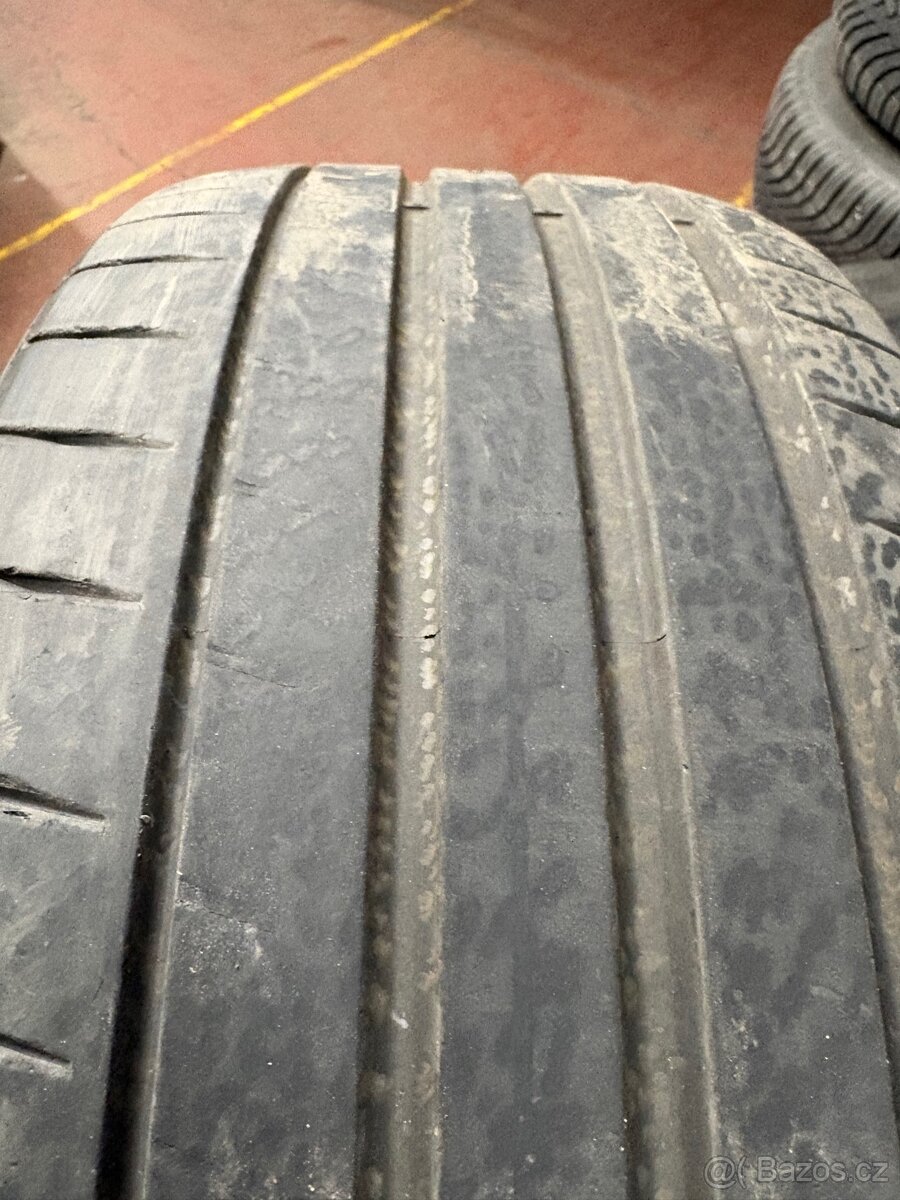 Prodám sadu Letních pneu zn. Goodyear 225/45/17 - 3