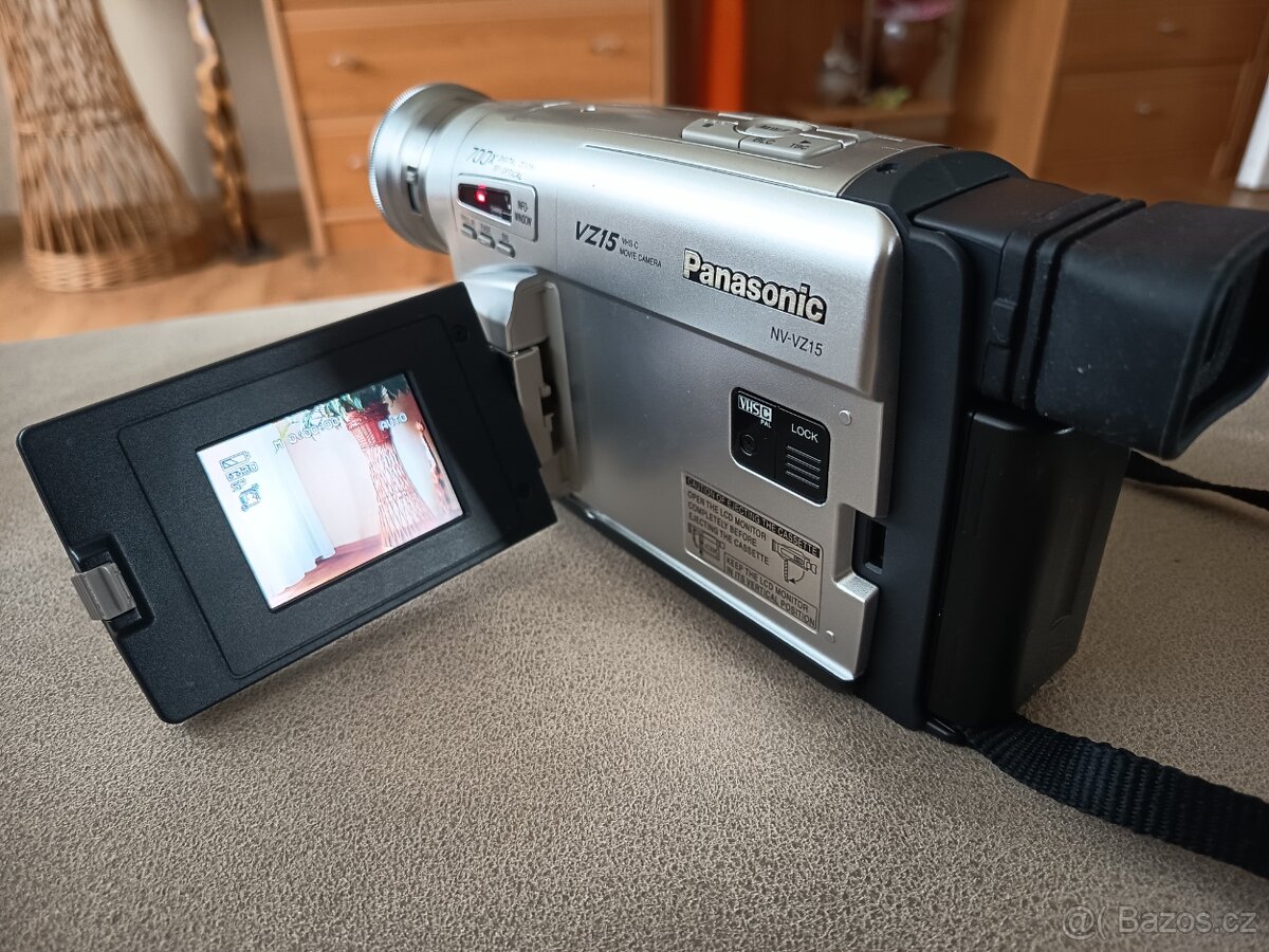 VHS kamera Panasonic s displejem - 3