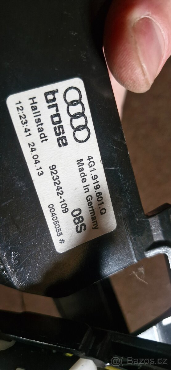 Mechanismus vysouvani displeje Audi A6 4g - 3
