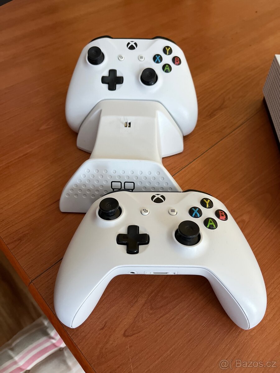 Herní konzole XBOX ONE S 1Tb - 3