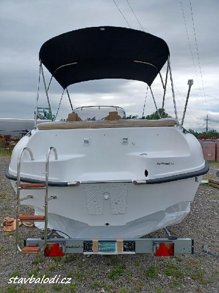 Motorový kajutový člun O 560 SD - 3