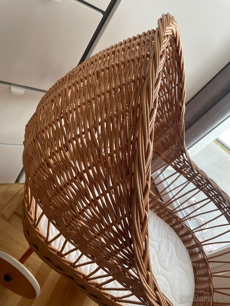 Proutěný košík na kolečkách - 3