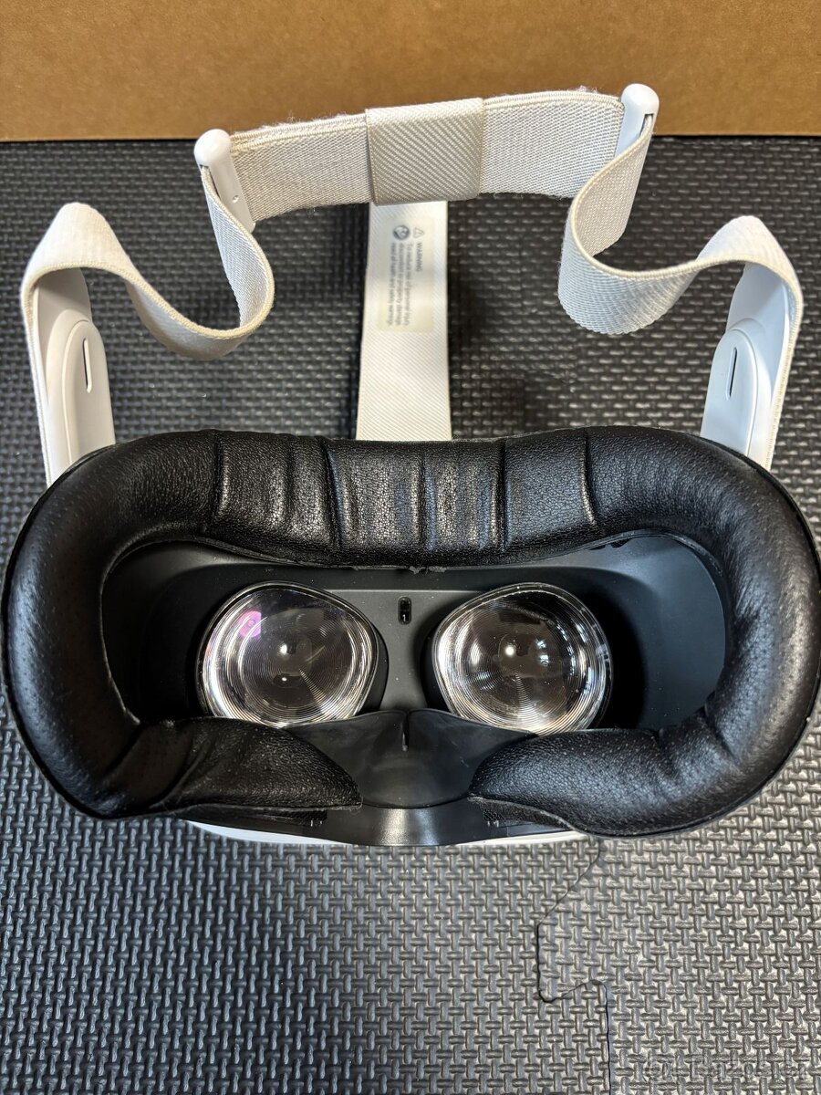 VR Oculus Quest 2 256 GB + hra Beat Saber - 3