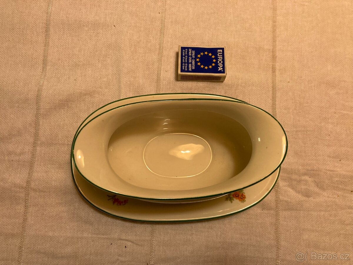 Dva stejné omáčkovníky - 3