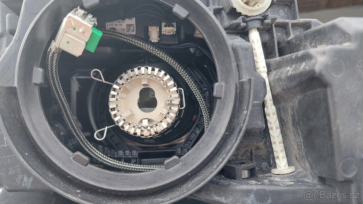 Superb III přední pravé světlo - 3