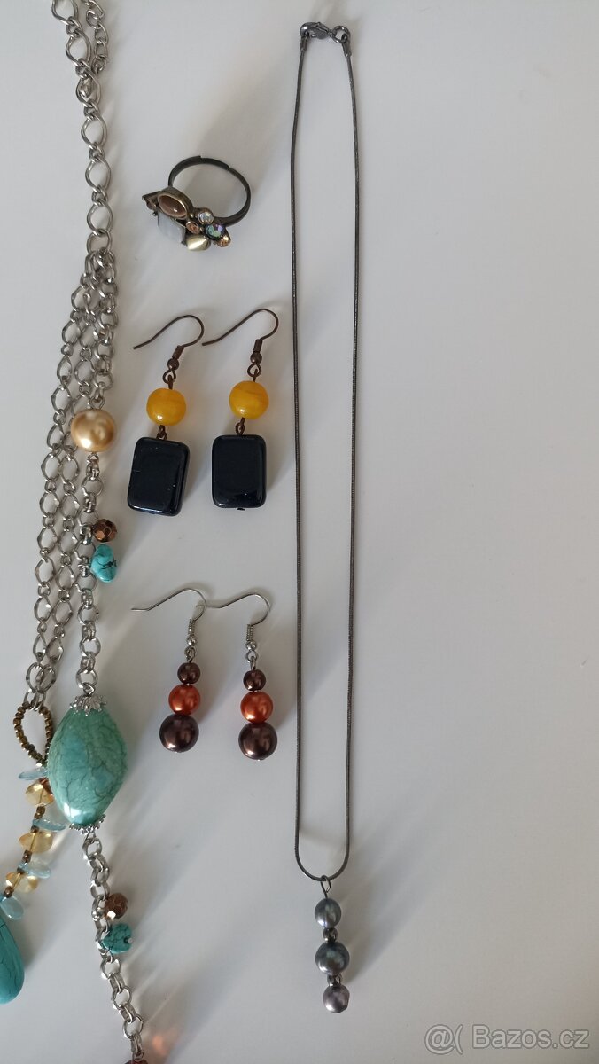 MIX šperky - náhrdelníky, dětské náramky, náušnice, prsten - 3