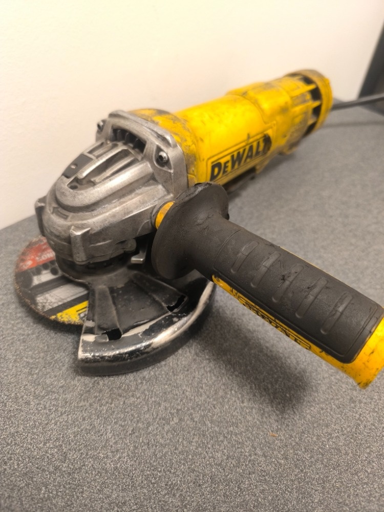 Dewalt DWE4233 Úhlová Bruska - 3