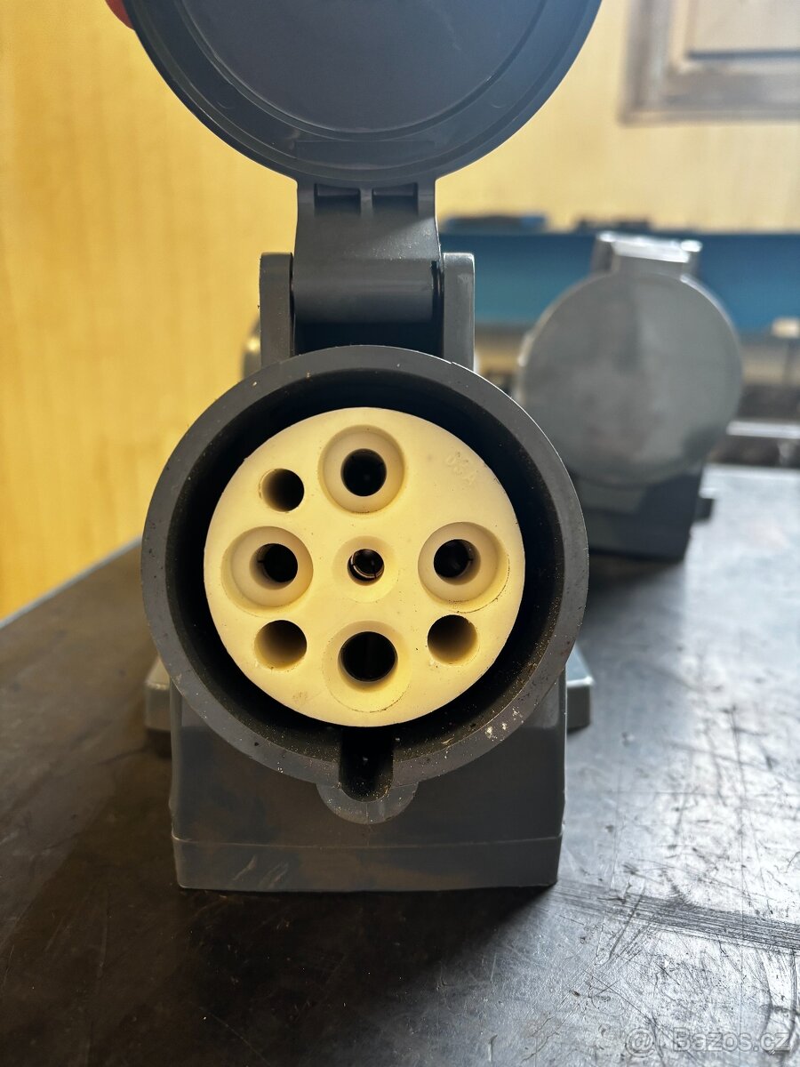 Vidlice a zásuvky 400V - 3