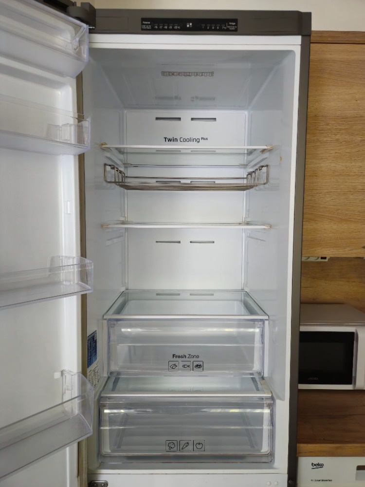 Lednička s mrazákem značky Samsung - 3