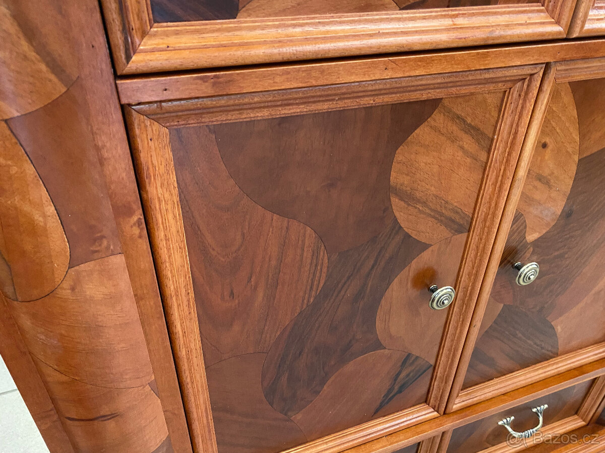 dřevěná komoda s dvířky a šuplíky - 3